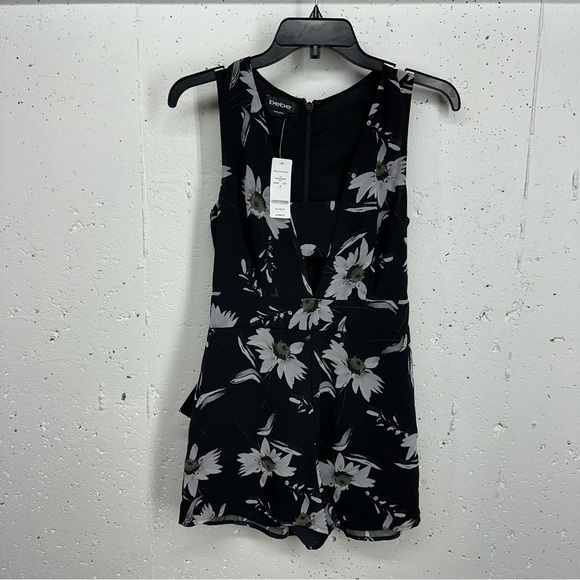 BeBe Women's Size 2 Black Banded Floral Printed GGT Romper NEW - Picture 2 of 16